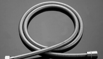 　不銹鋼雙扣淋浴管應(yīng)該怎么更換？