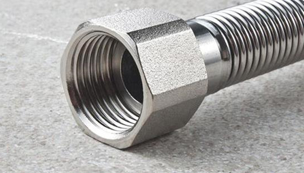 使用金屬防爆淋浴管，讓淋浴更安全！ 圖1