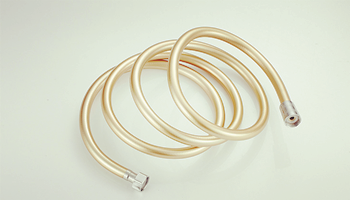 買的PVC淋浴軟管很硬，怎么處理好？