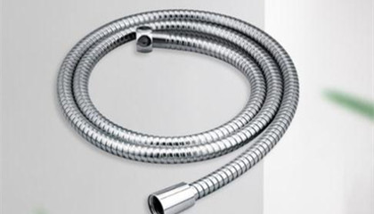 金屬淋浴花灑噴頭軟管在使用中具有哪些方面的優(yōu)勢(shì)？
