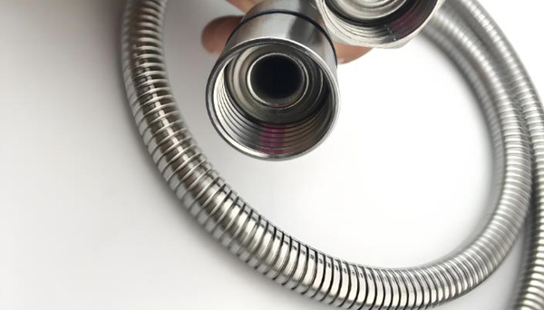 金屬淋浴管實(shí)用性強(qiáng)，選擇時(shí)遵循這些原則！